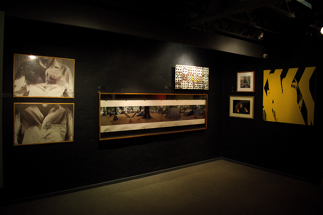 «El exilio. La Colección Mendonca en el Museo», CAV/Museo del barro. Vista de sala. Cortesía