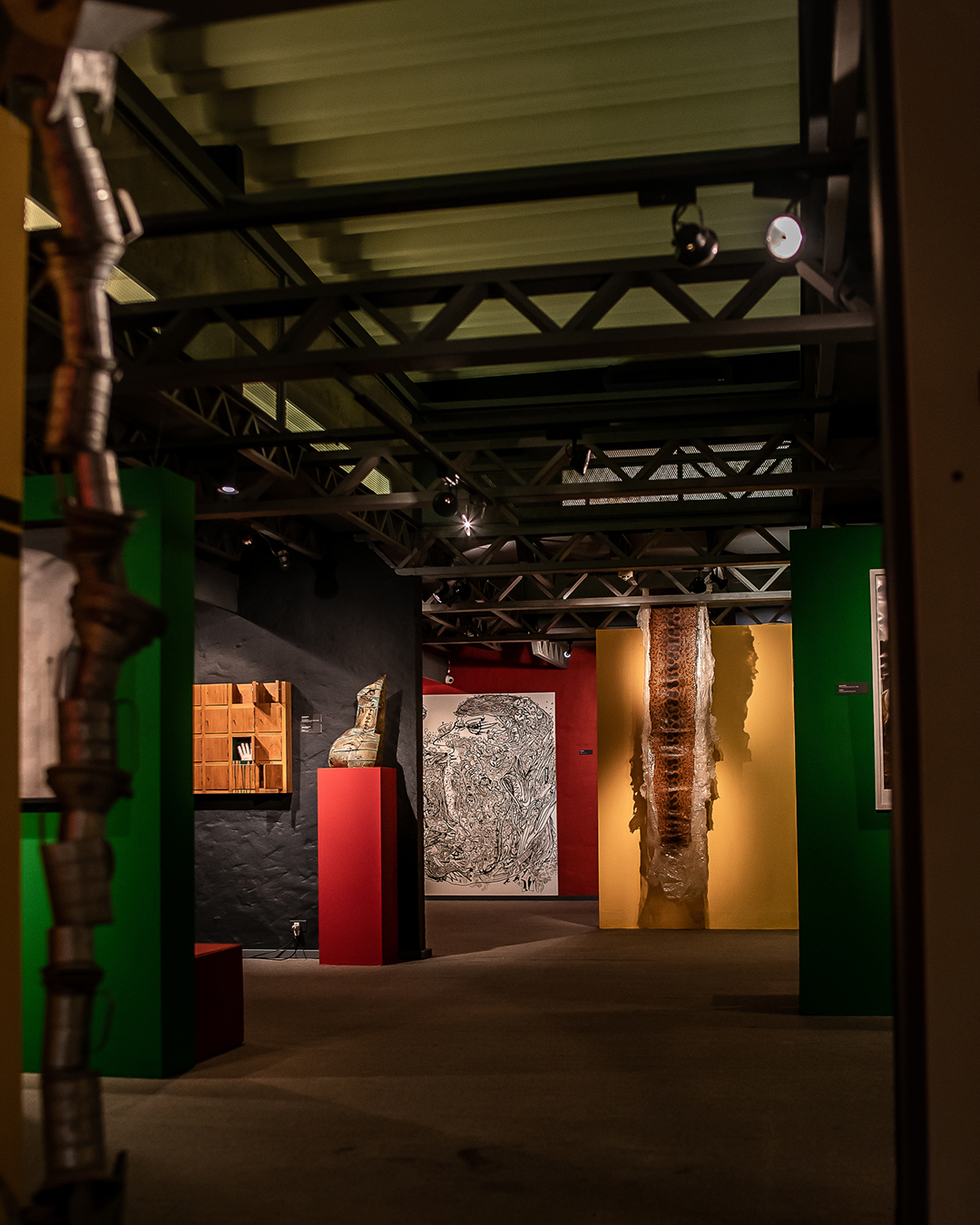 «El exilio. La Colección Mendonca en el Museo», CAV/Museo del barro. Vista de sala. Cortesía