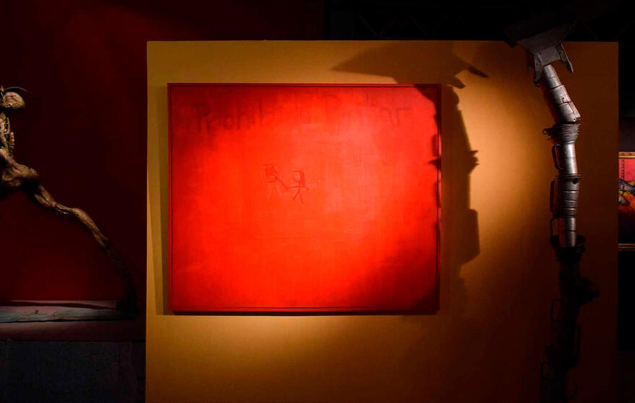 Gustavo Beckemann Sin título, 1998 Sara T.eor Prohibido pintar, 2009 Mónica González Mujer, pilar, malabarista, 1996 © Eugenio Mendonca